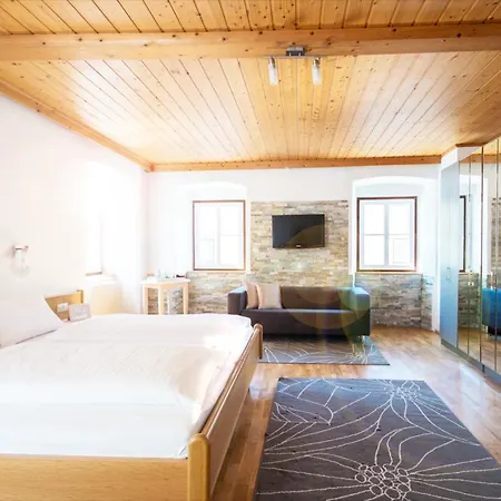 בית הארחה Der Torwirt 3*